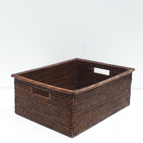 Brown rectangular basket with wide edges M