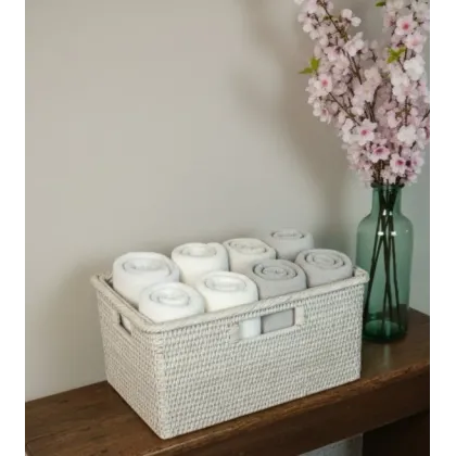 Rectangular basket with wide edges