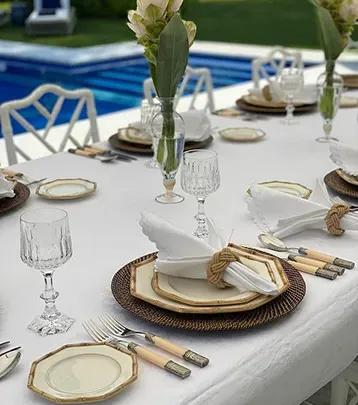 Sur la table